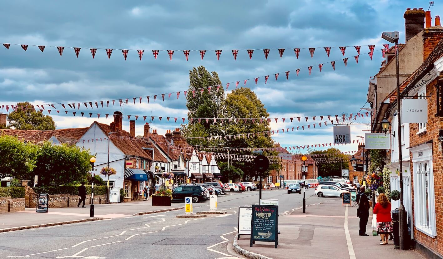 Old-Amersham-high-street-with-bunting